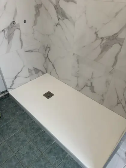 Douche italienne receveur blanc résine